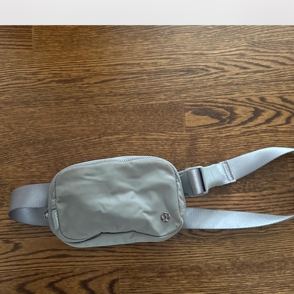 lululemon athletica Silver Belt Bag - Picture 2 of 3